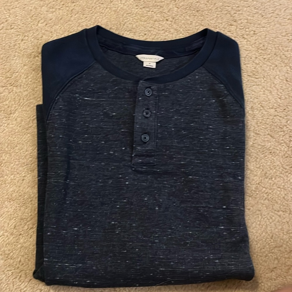 Size small thermal Aeropostale long sleeve